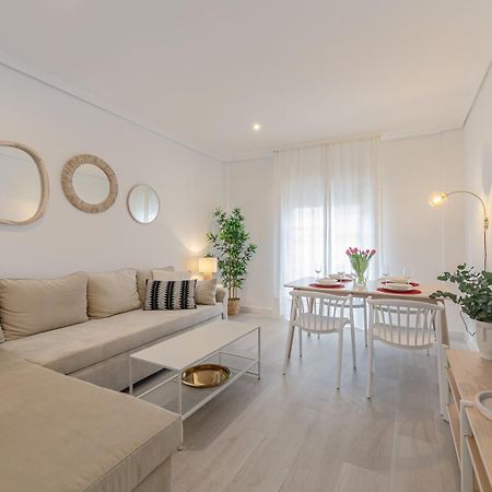 Isg Apartments Becquer Free Parking Inside The Building Sevilla Bagian luar foto