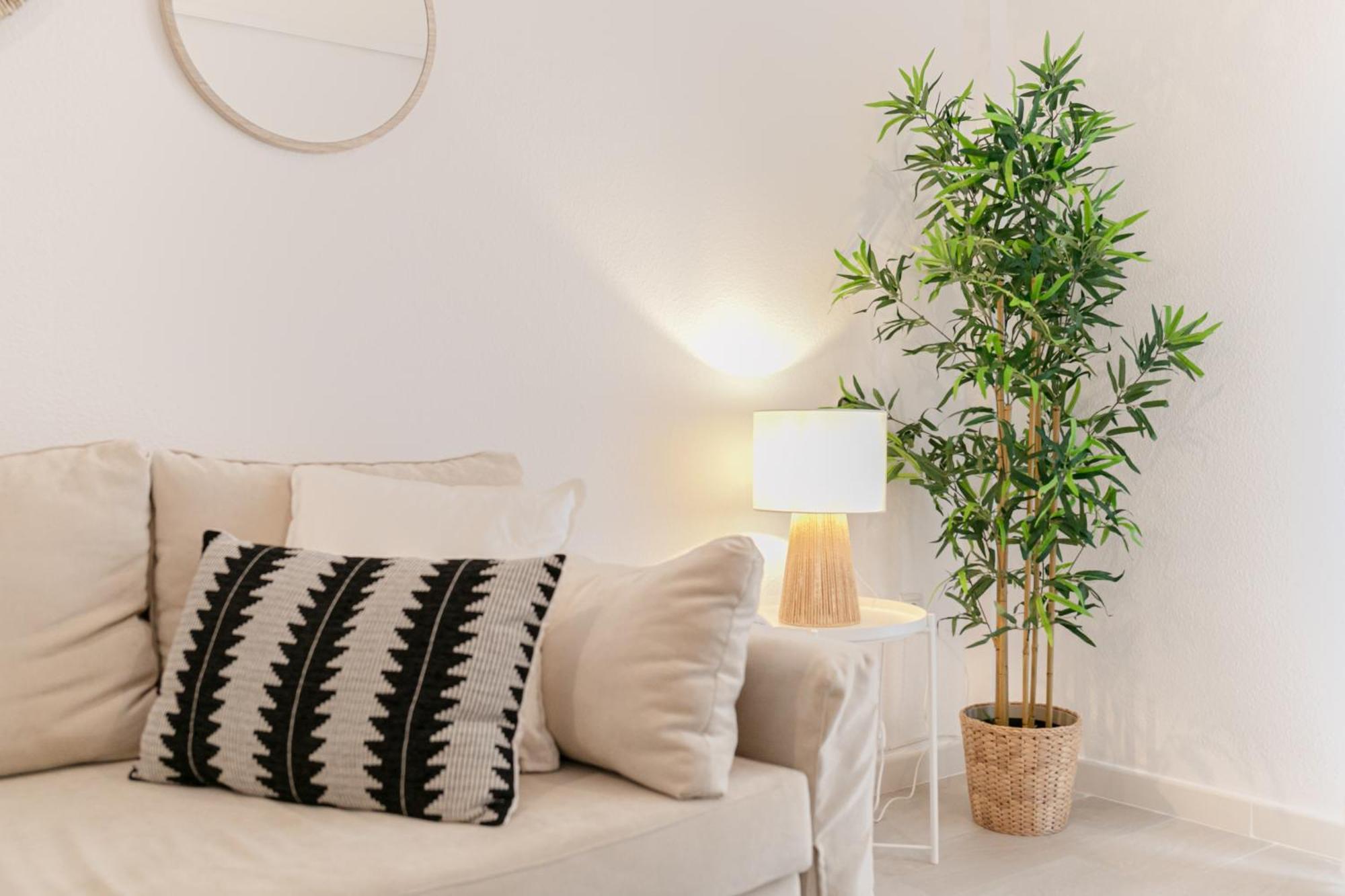 Isg Apartments Becquer Free Parking Inside The Building Sevilla Bagian luar foto