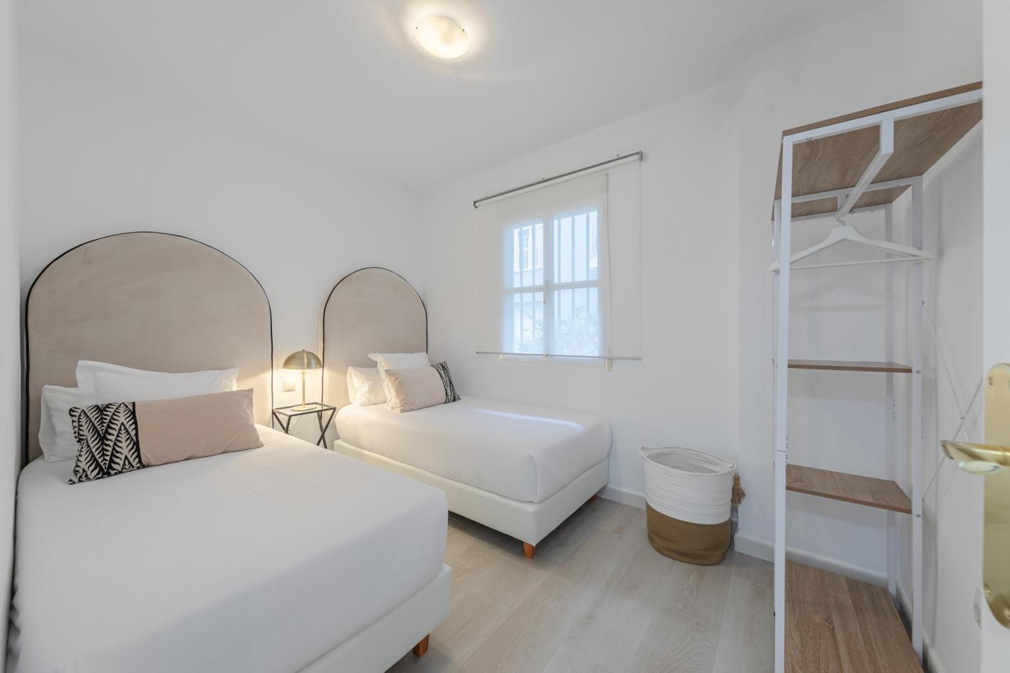 Isg Apartments Becquer Free Parking Inside The Building Sevilla Bagian luar foto