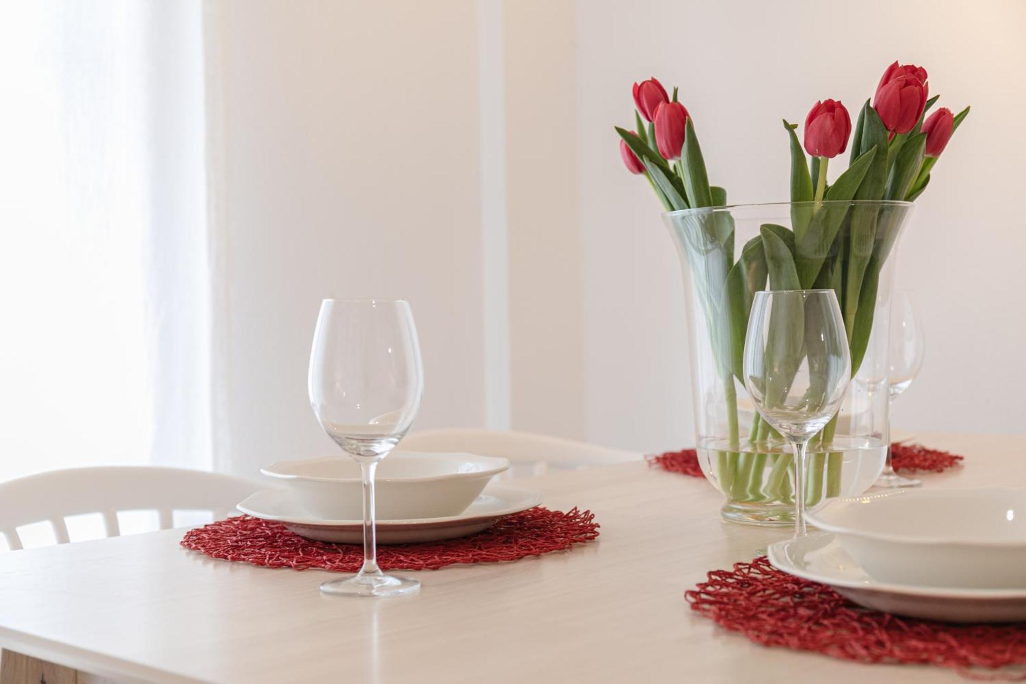 Isg Apartments Becquer Free Parking Inside The Building Sevilla Bagian luar foto