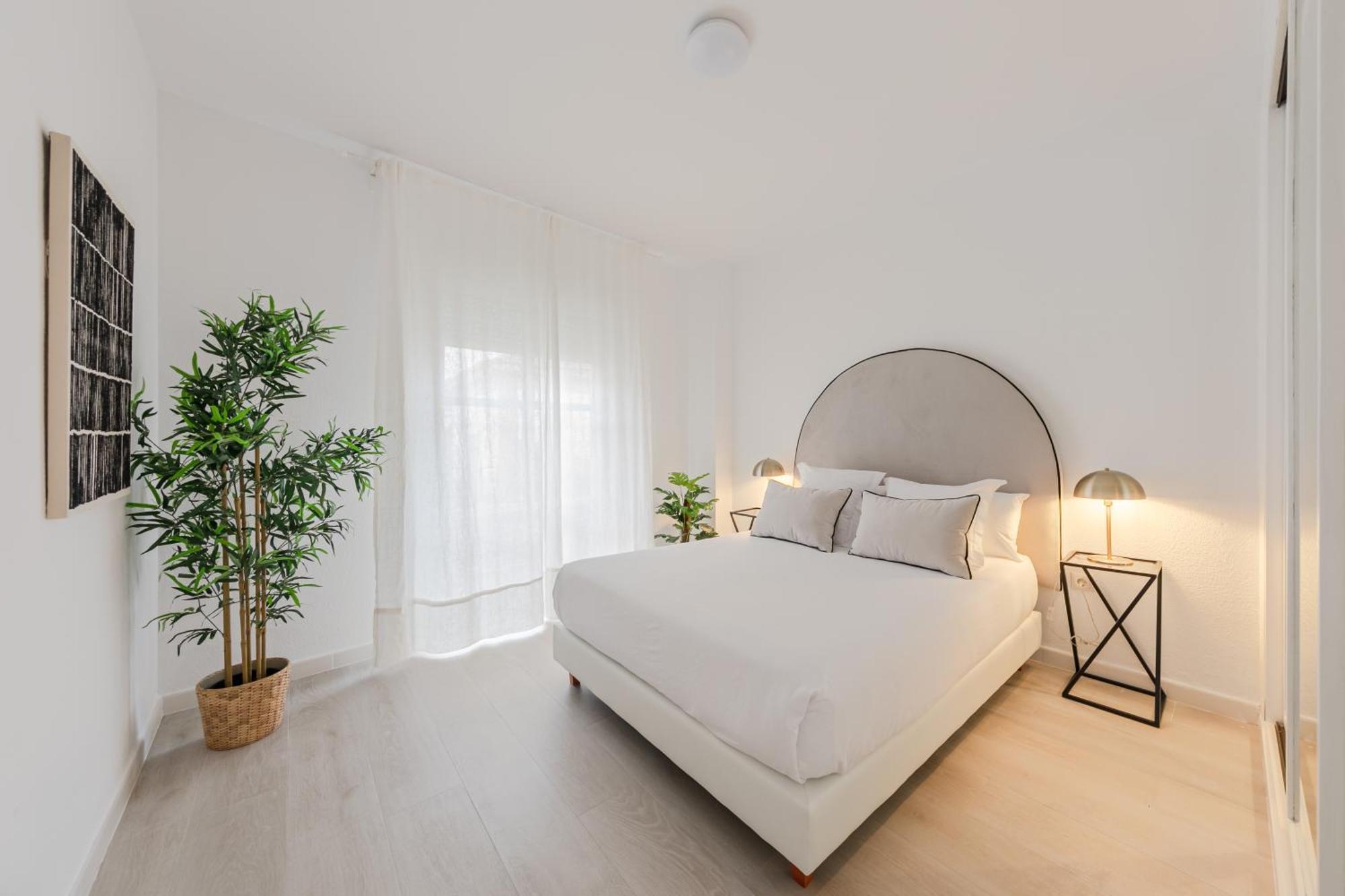 Isg Apartments Becquer Free Parking Inside The Building Sevilla Bagian luar foto